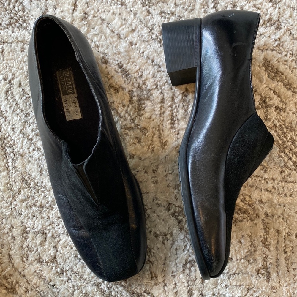 Vintage Munro Black Leather & Suede Shoes Size 7.5